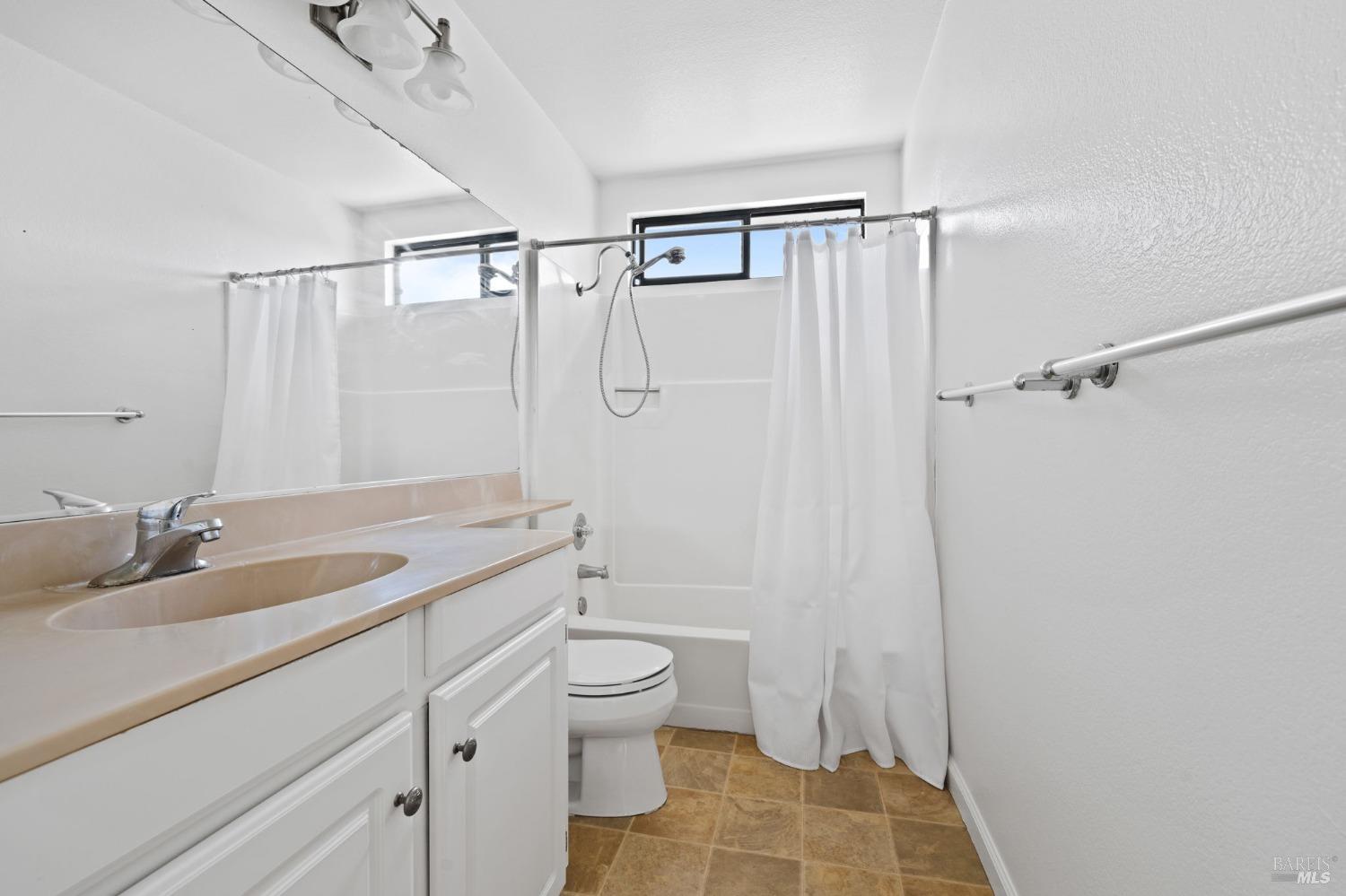 140 Captains Cove Dr