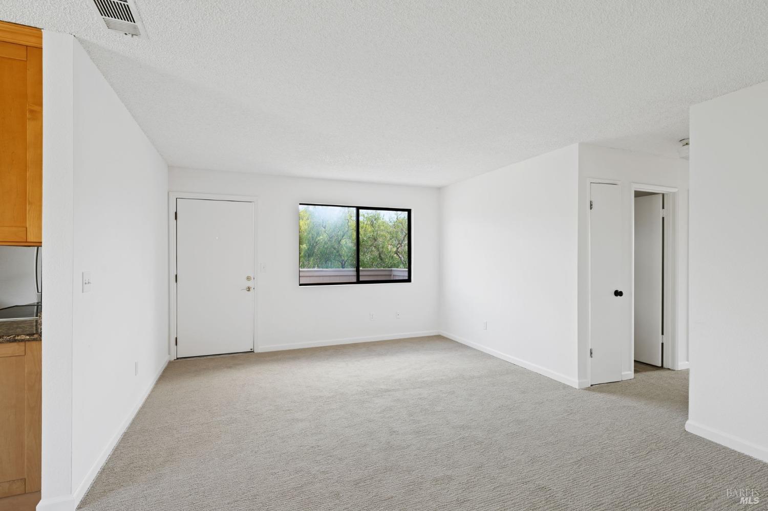 140 Captains Cove Dr