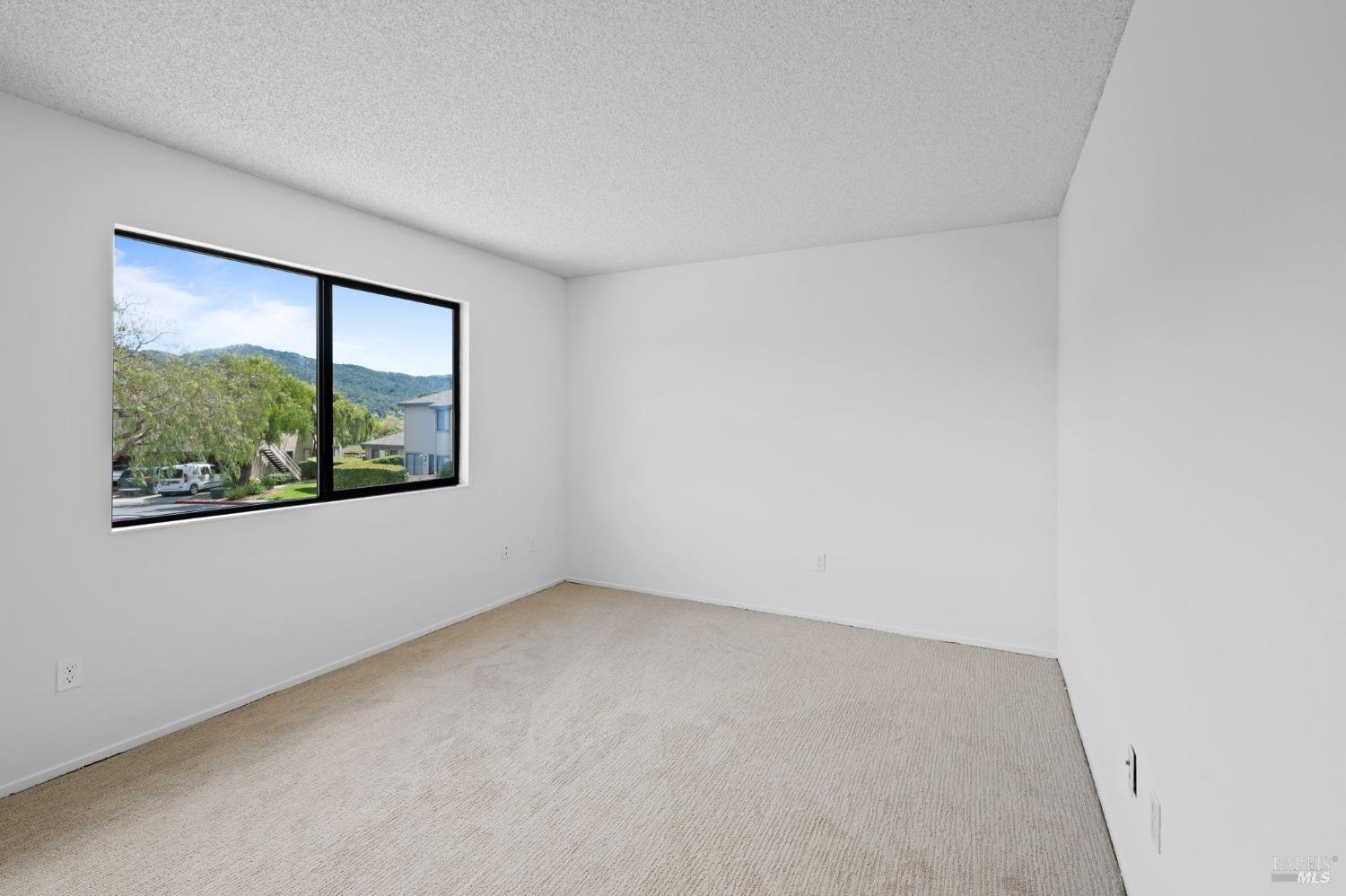 140 Captains Cove Dr