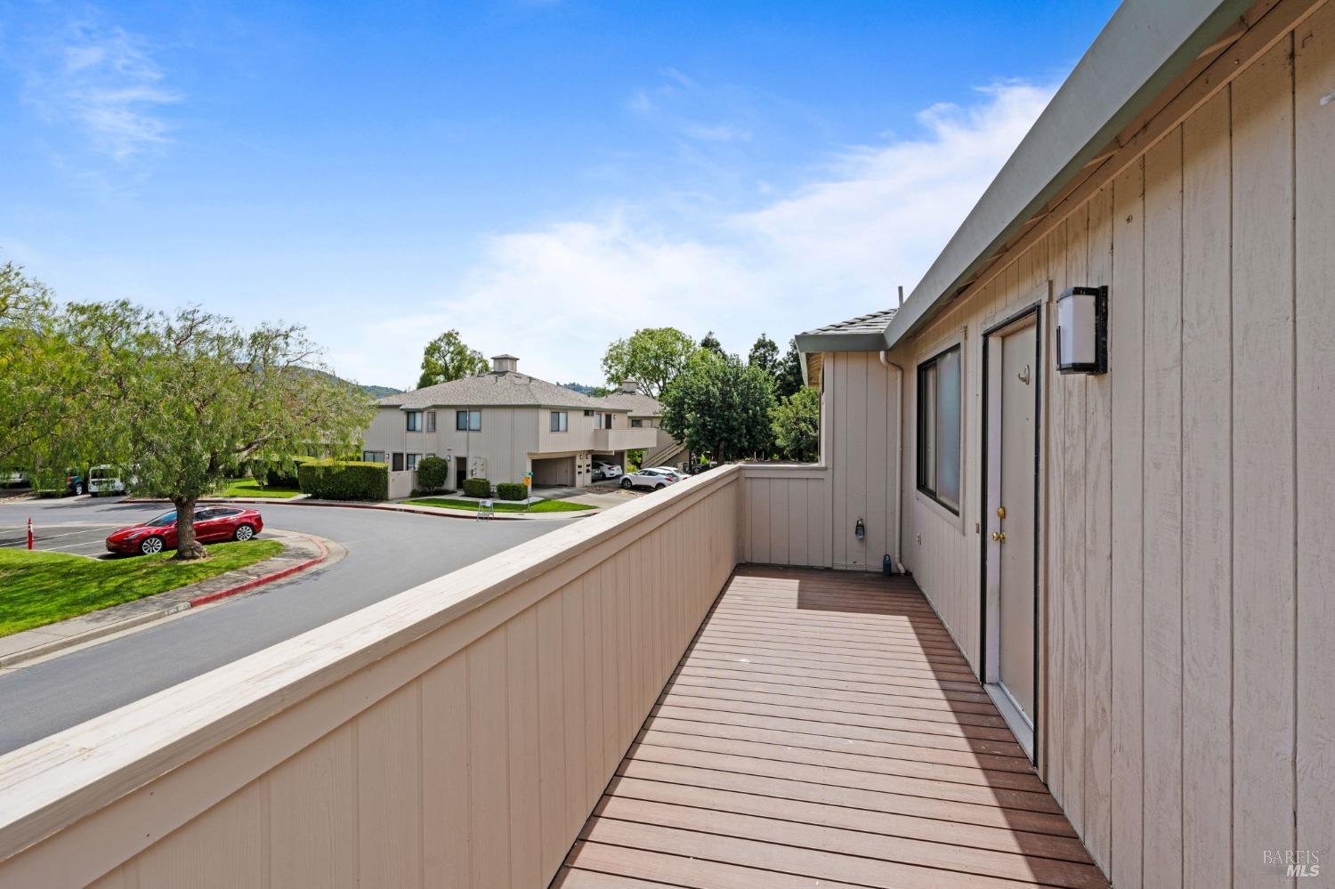 140 Captains Cove Dr