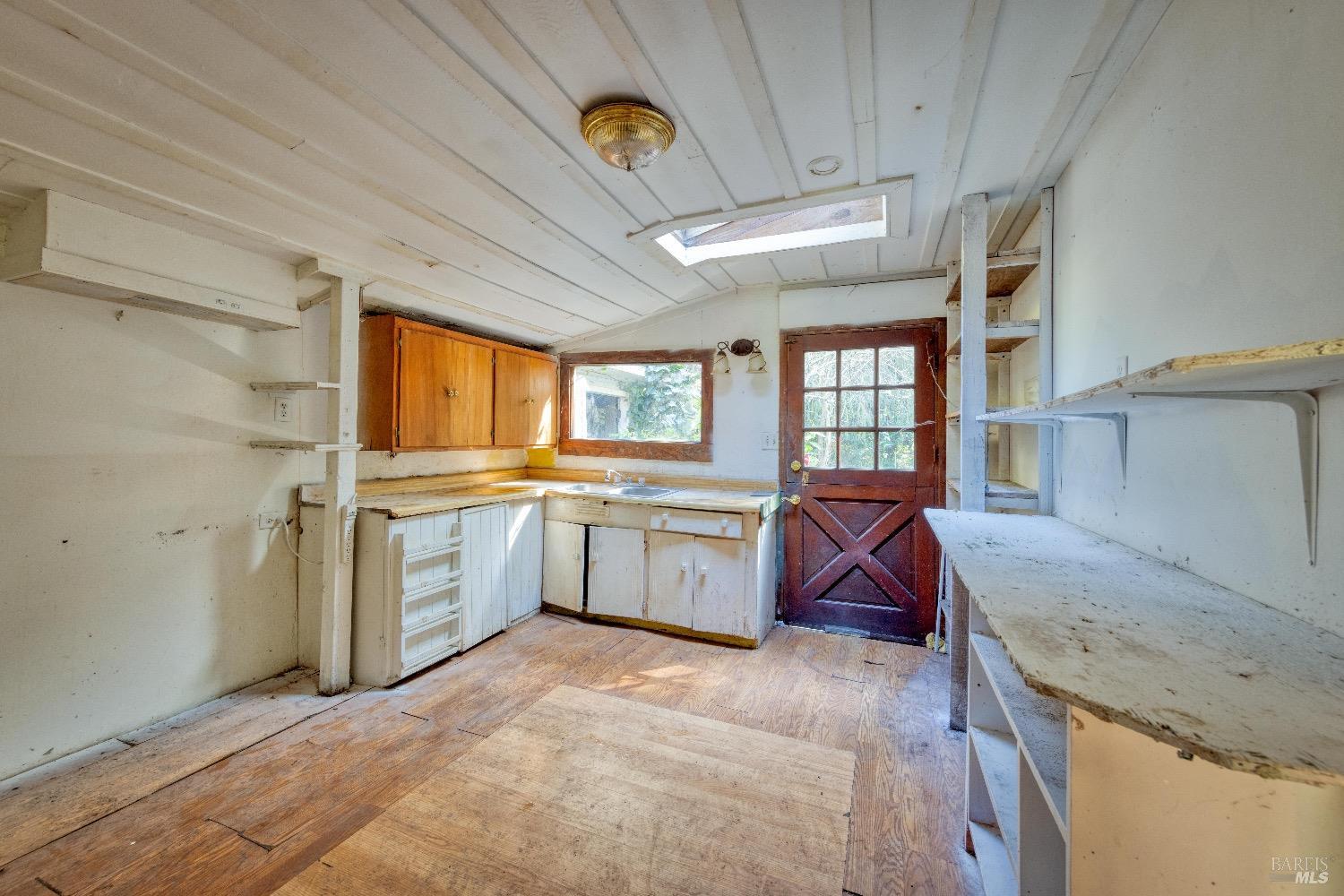 21360 Santa Clara Ave