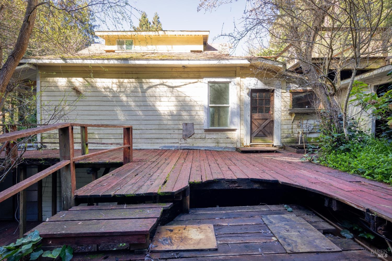 21360 Santa Clara Ave