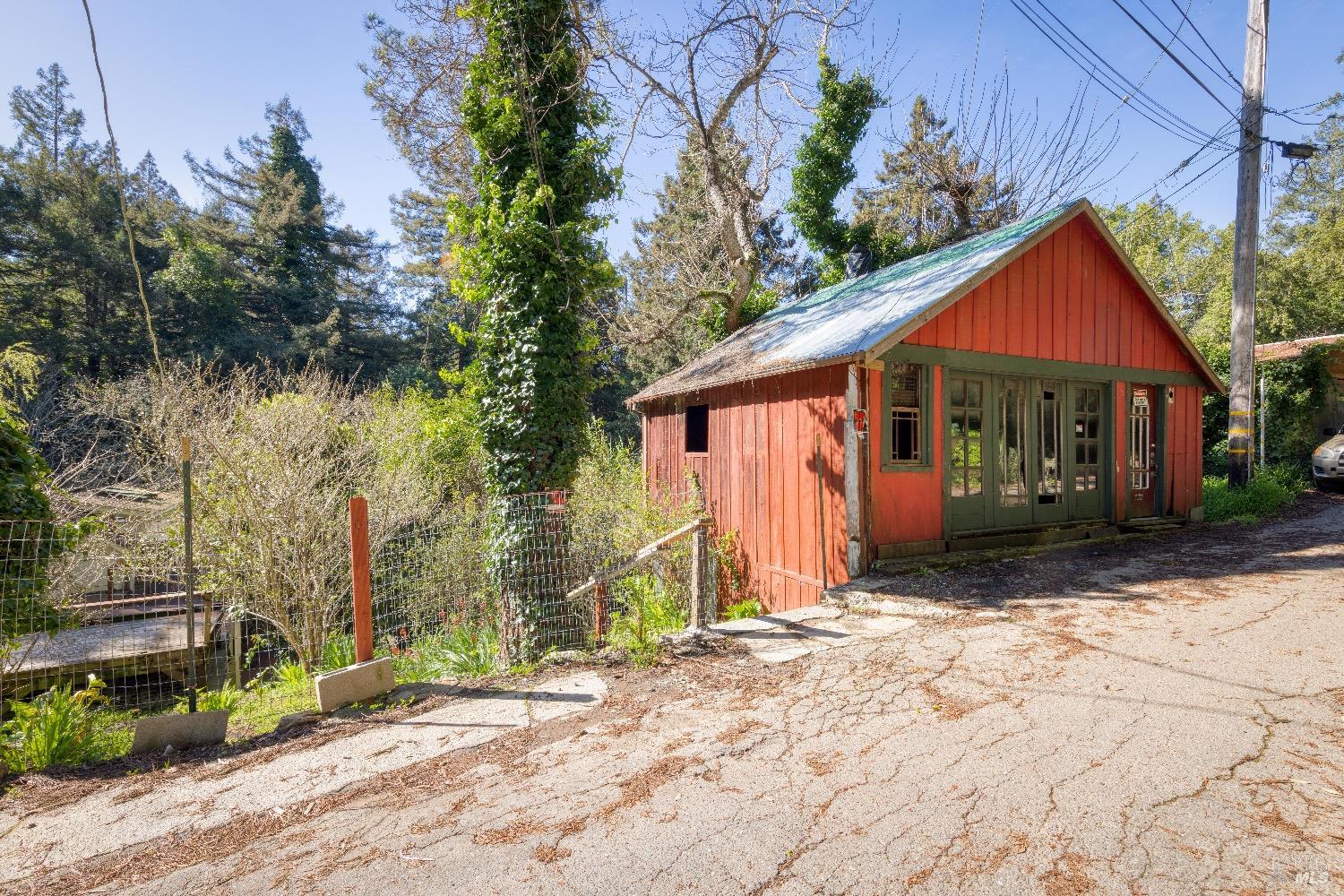 21360 Santa Clara Ave