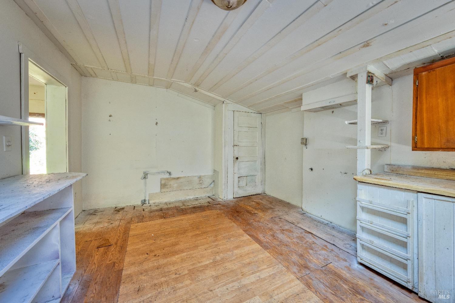 21360 Santa Clara Ave