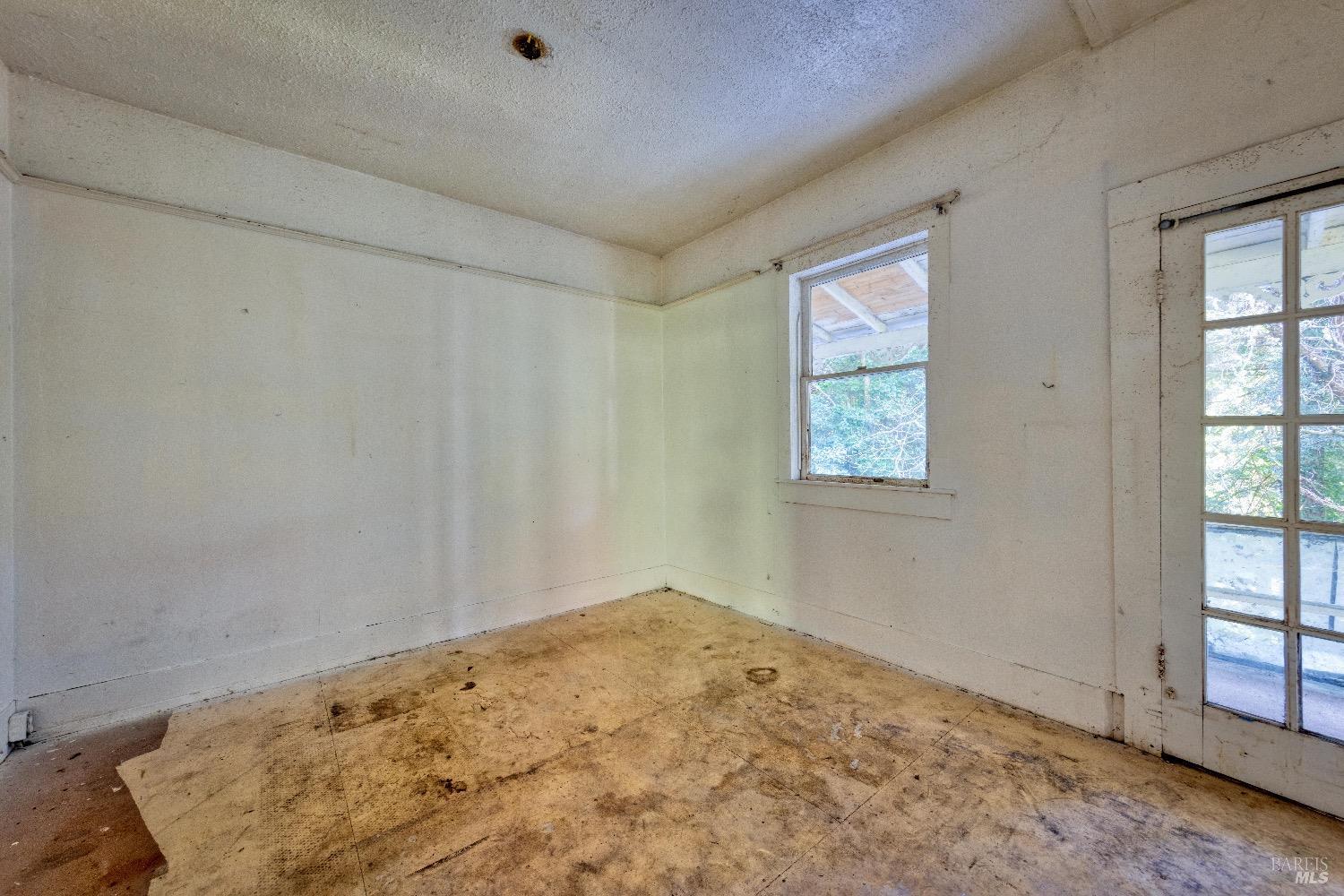 21360 Santa Clara Ave