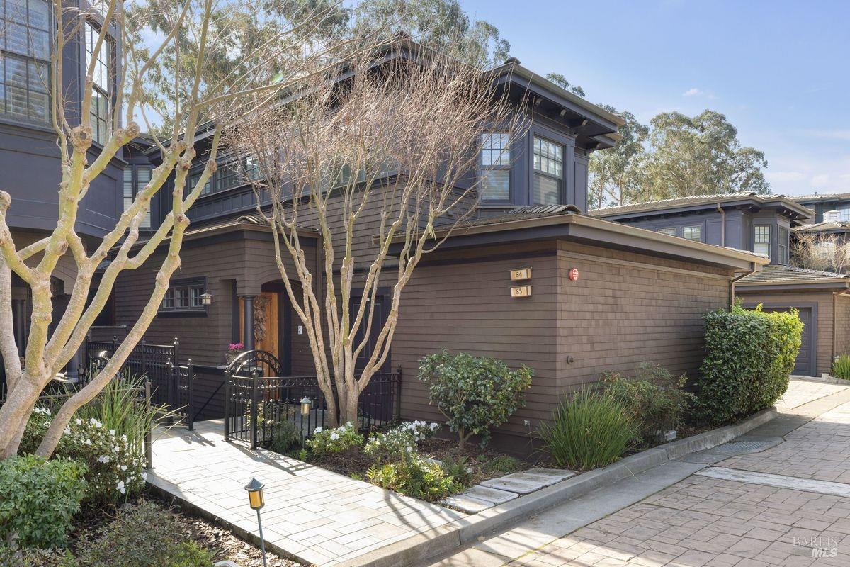 85 De Silva Island Dr