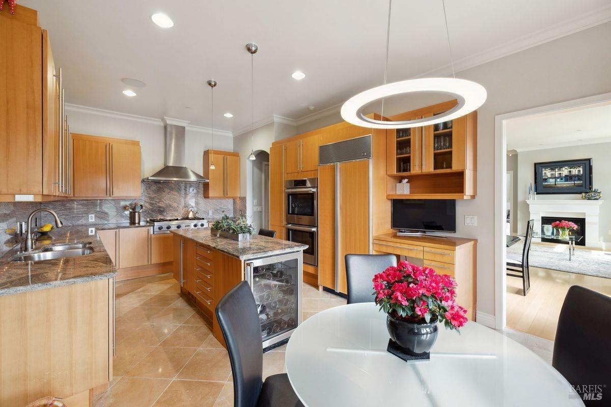 85 De Silva Island Dr