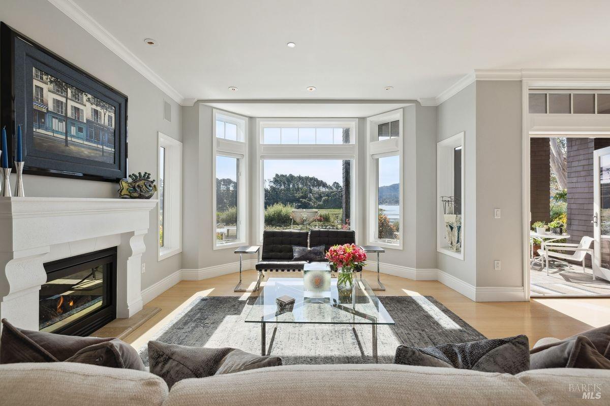 85 De Silva Island Dr