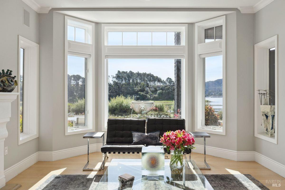 85 De Silva Island Dr