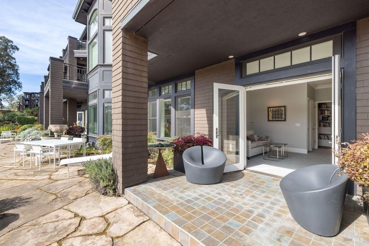 85 De Silva Island Dr