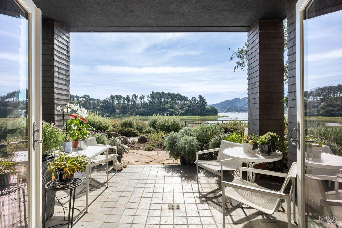 85 De Silva Island Dr