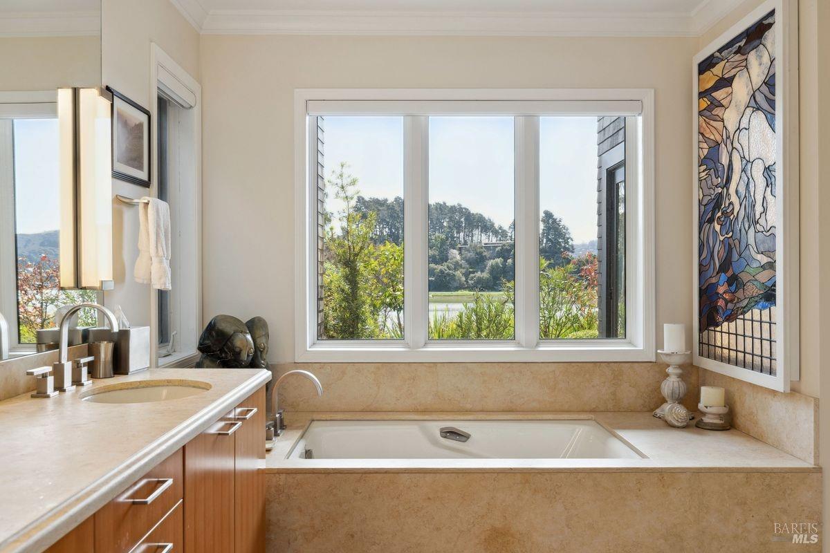 85 De Silva Island Dr