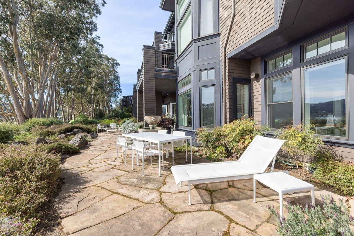 85 De Silva Island Dr