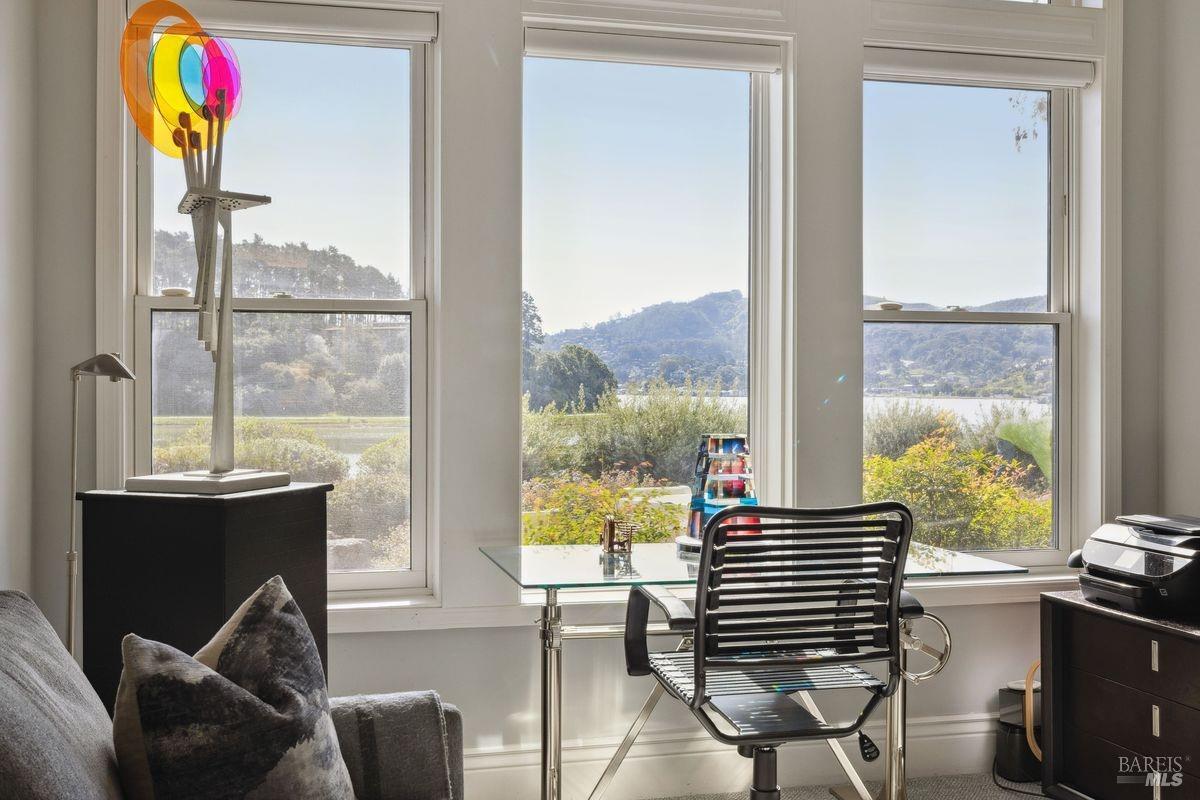 85 De Silva Island Dr