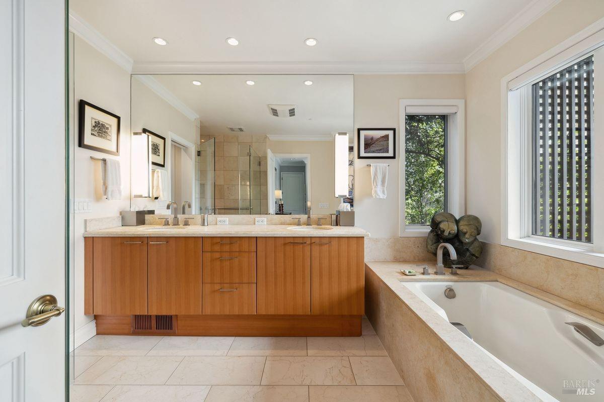 85 De Silva Island Dr