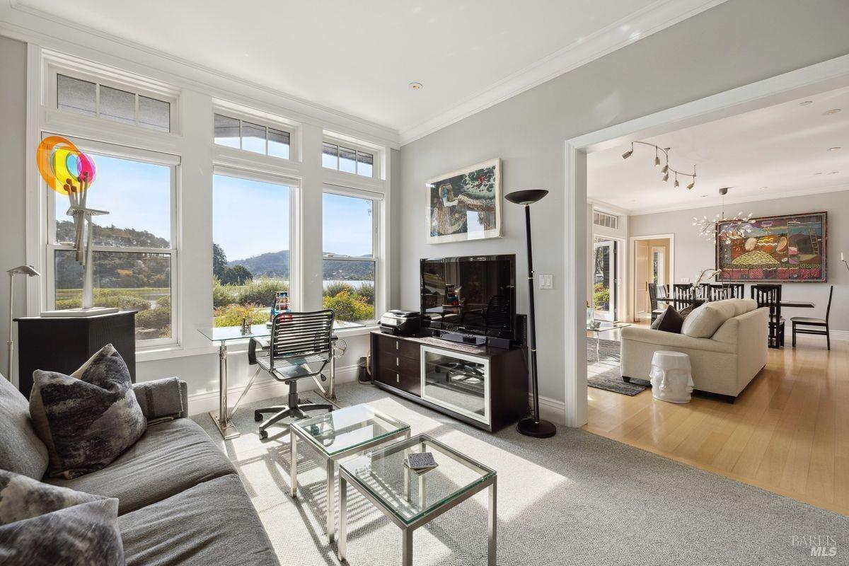 85 De Silva Island Dr