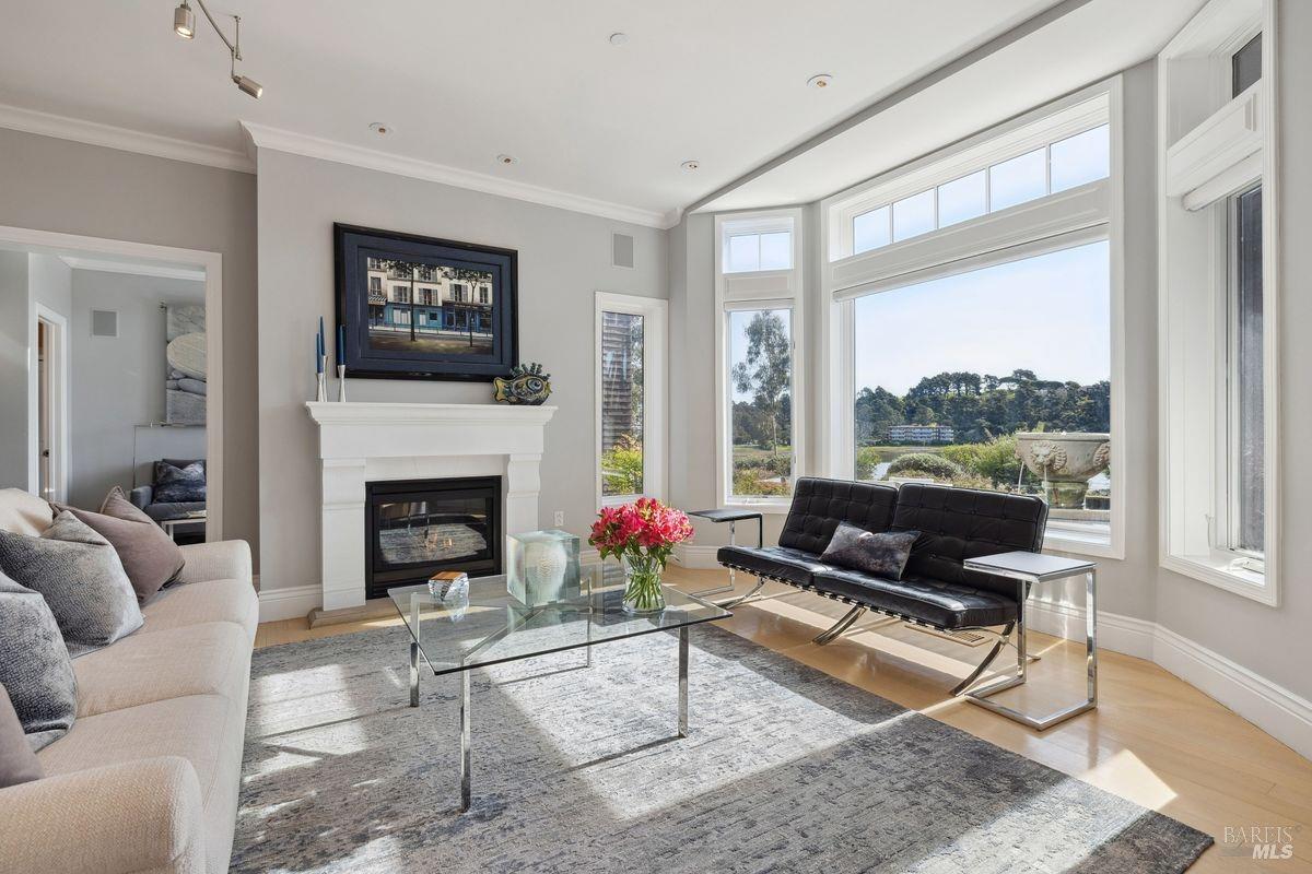 85 De Silva Island Dr