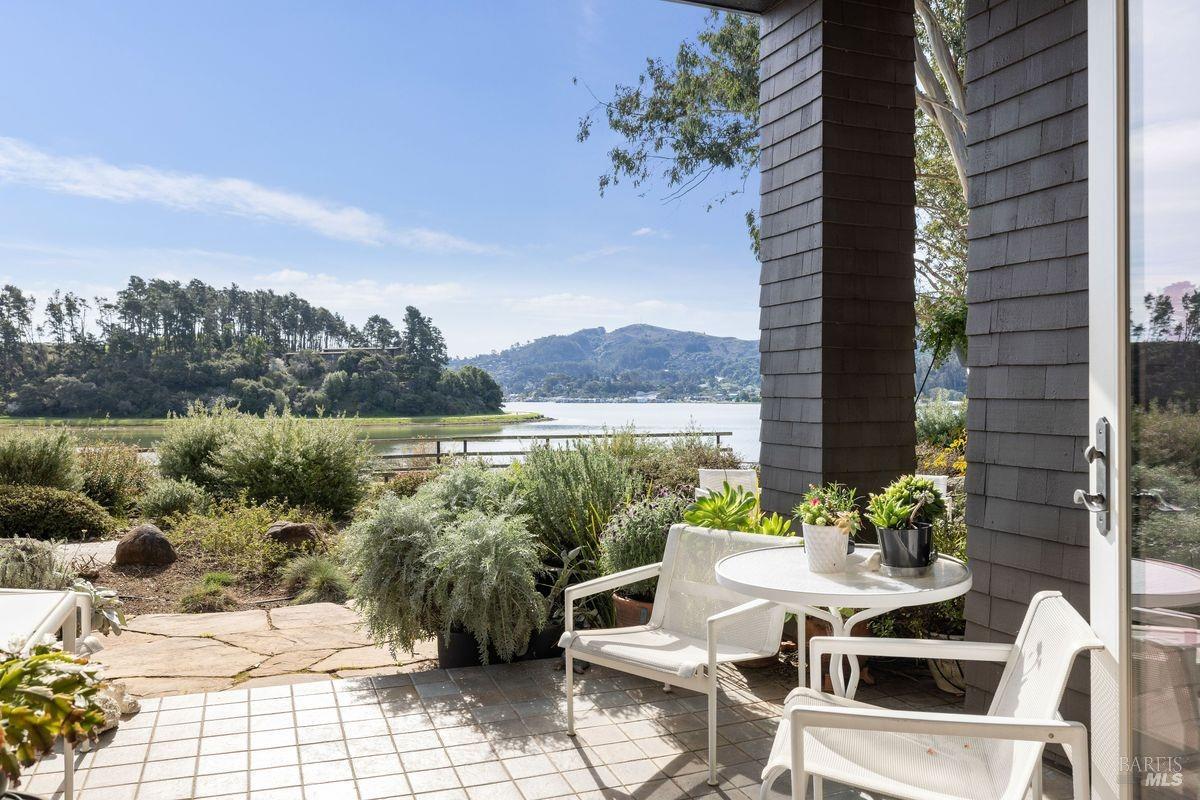 85 De Silva Island Dr