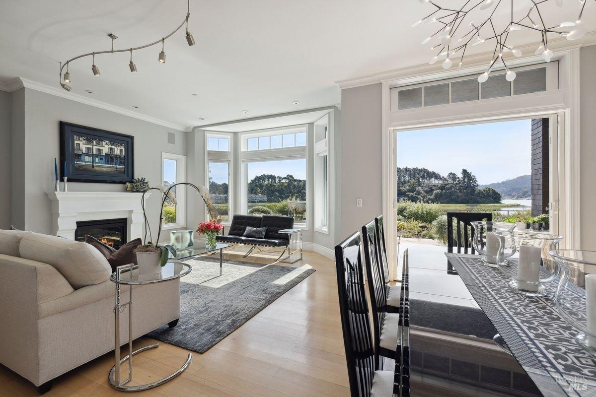 85 De Silva Island Dr