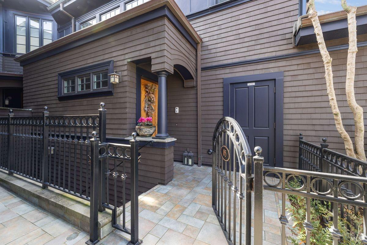 85 De Silva Island Dr