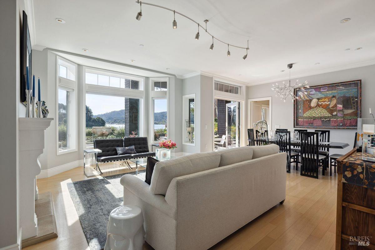 85 De Silva Island Dr