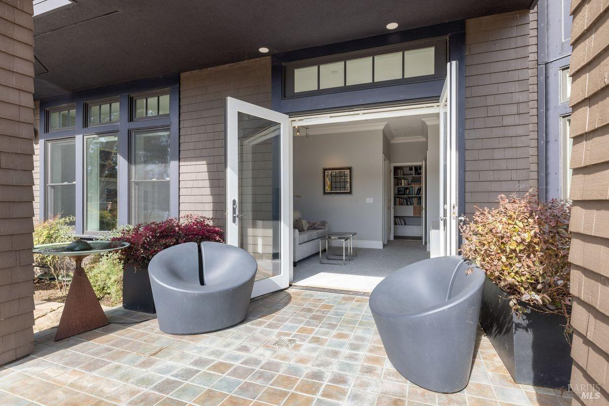 85 De Silva Island Dr