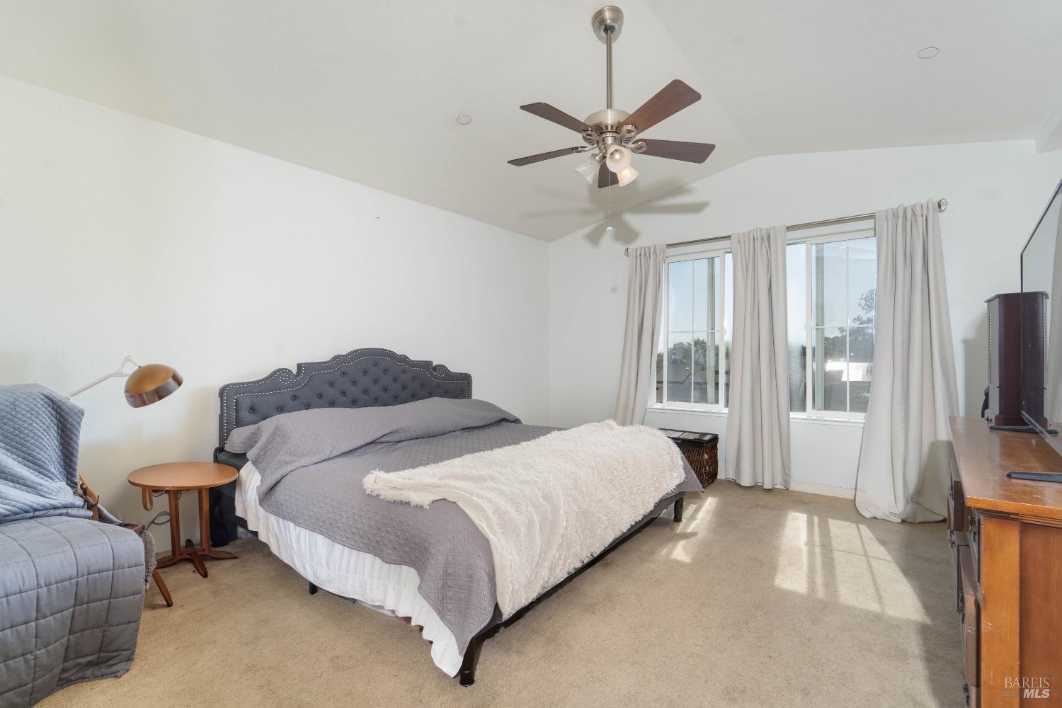 2591 Edgewater Dr
