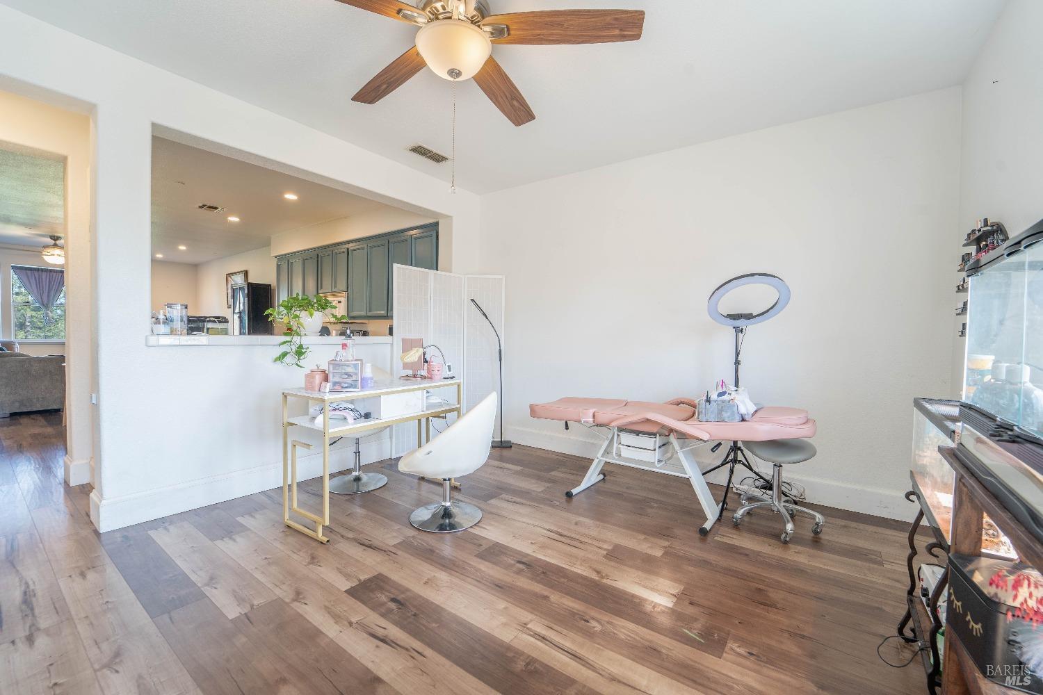 2591 Edgewater Dr