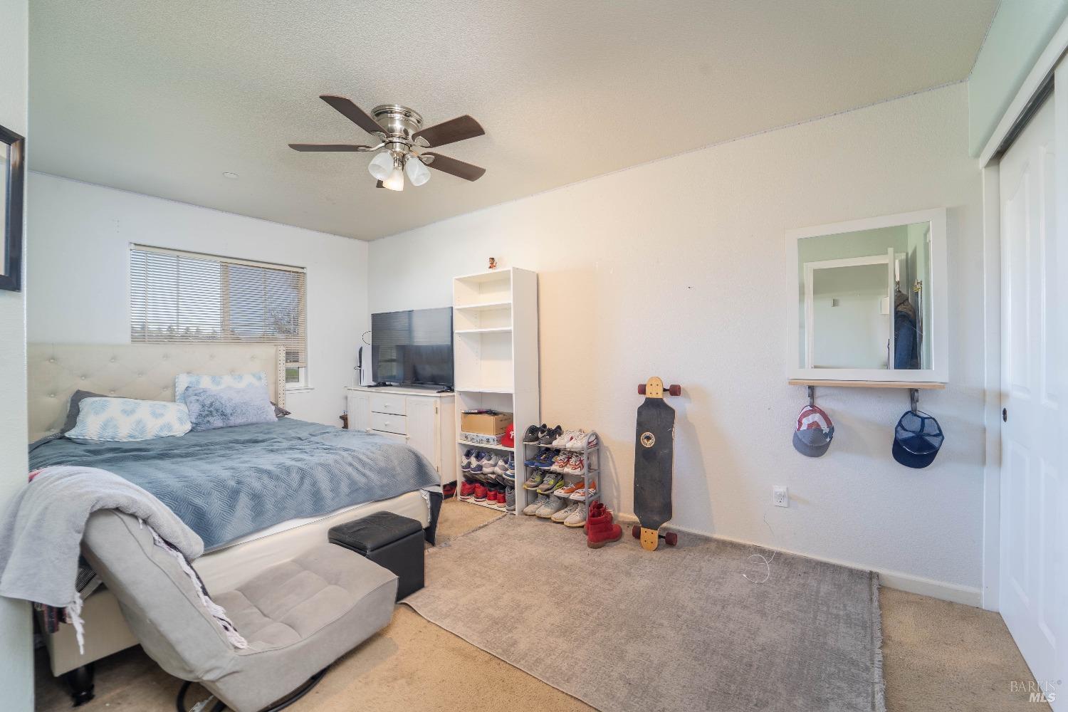 2591 Edgewater Dr
