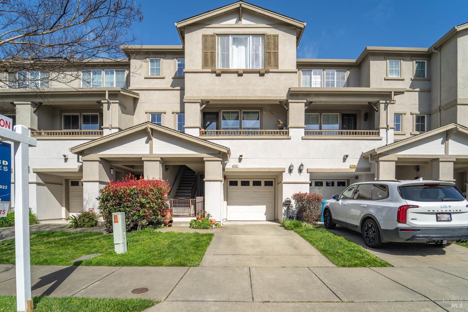 2591 Edgewater Dr