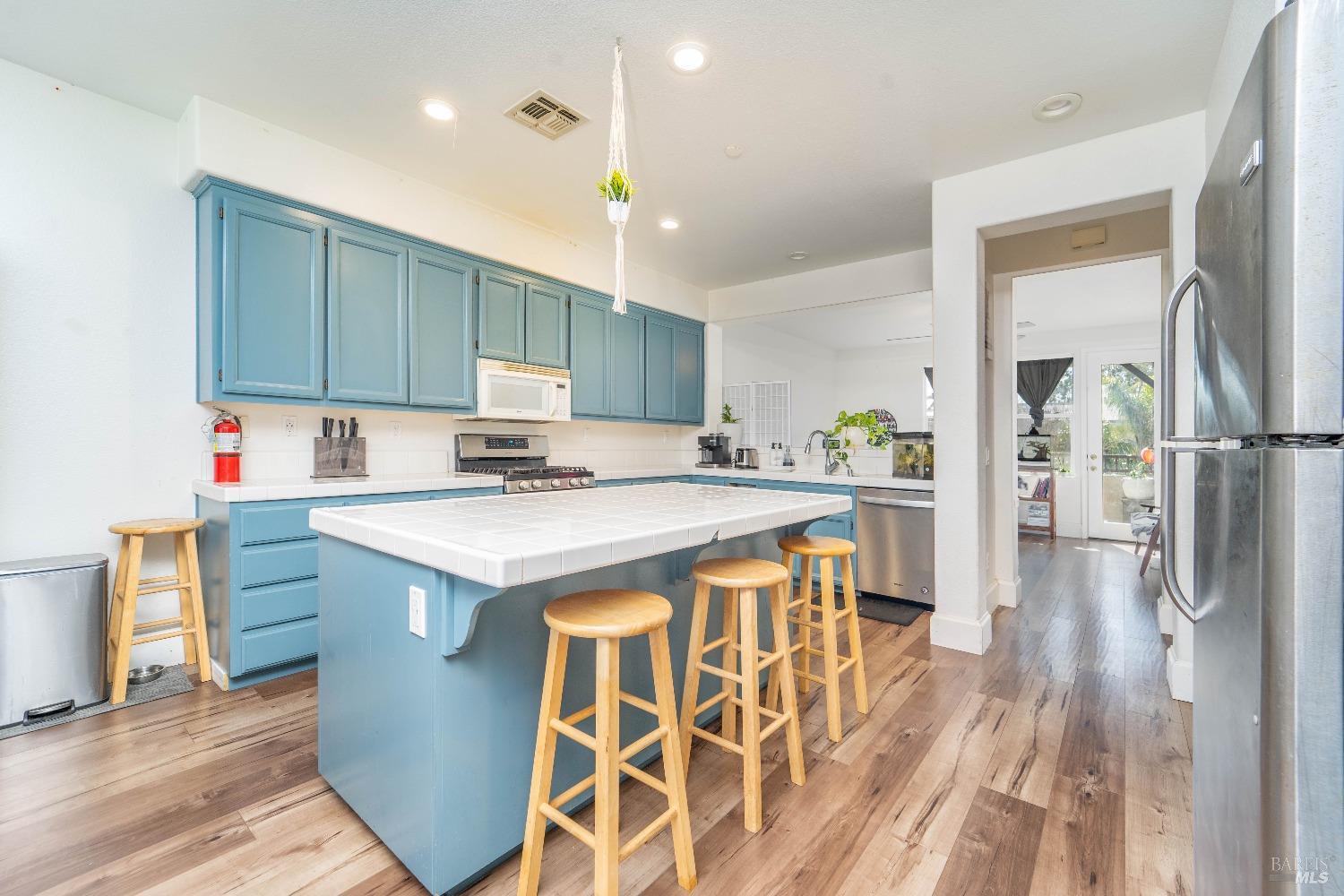 2591 Edgewater Dr