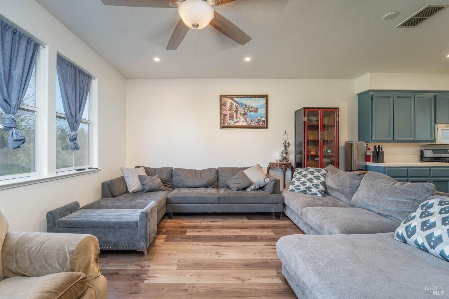 2591 Edgewater Dr