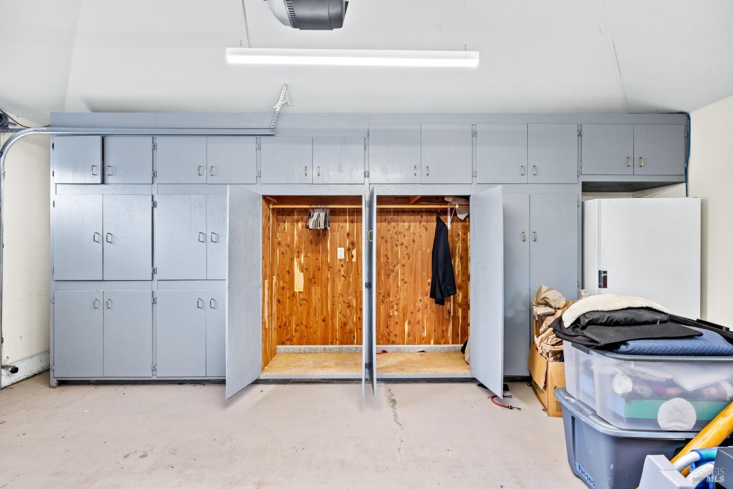 5290 Oak Meadow Drive