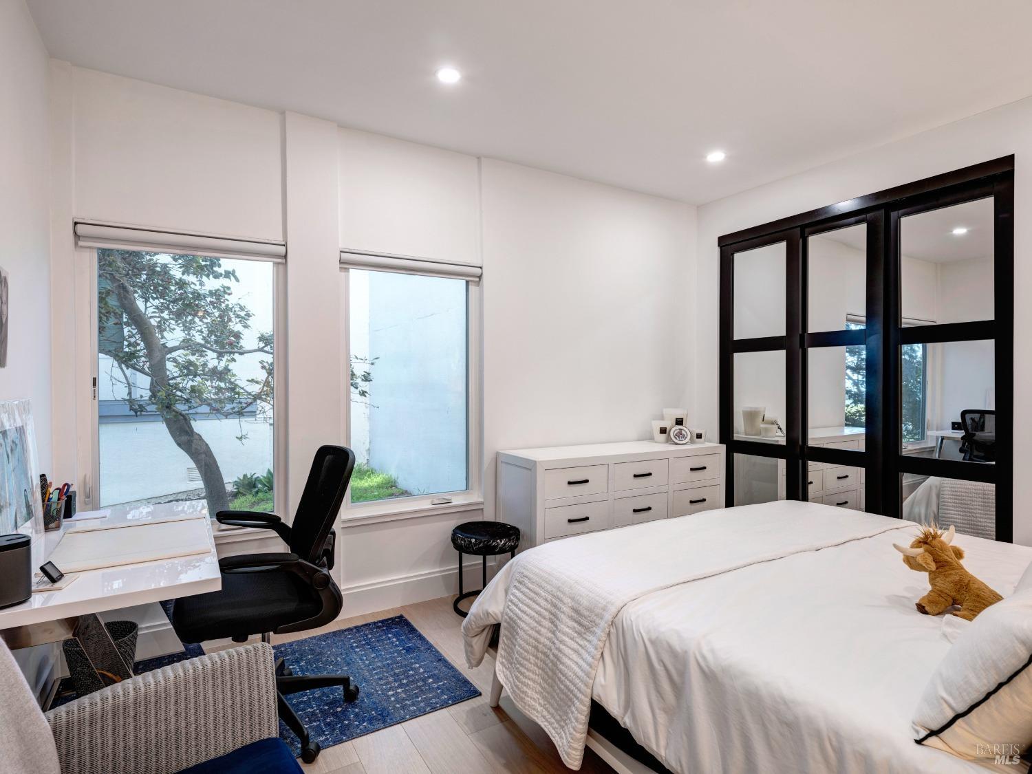 15 Corinthian Ct #11