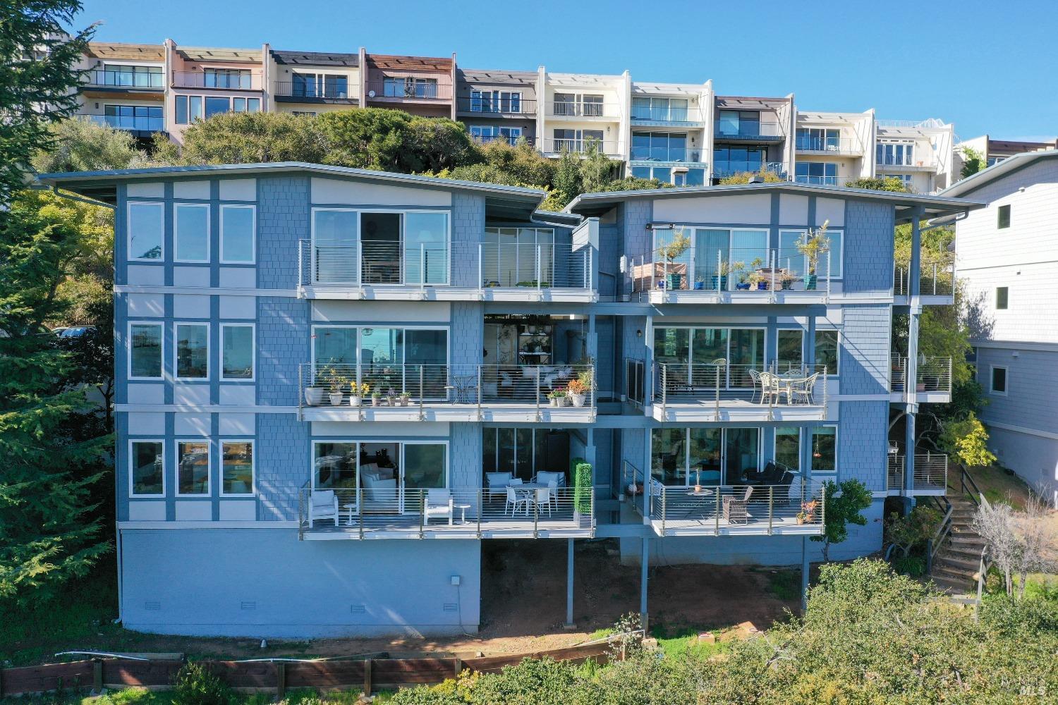 15 Corinthian Ct #11