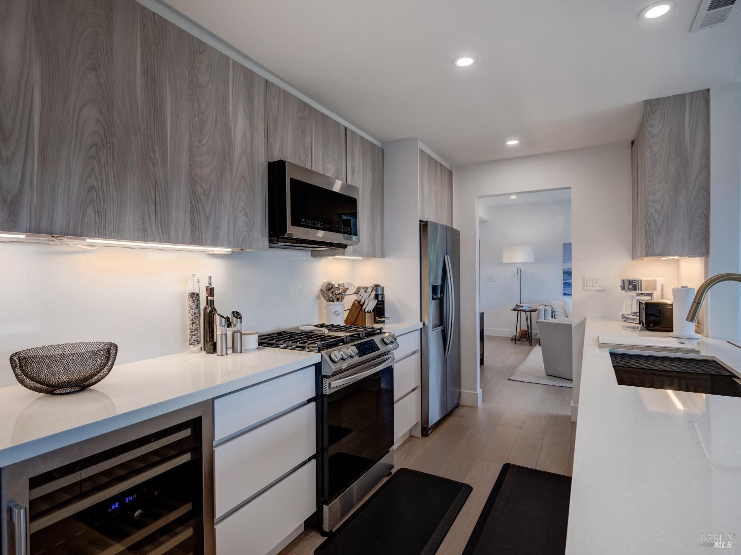 15 Corinthian Ct #11