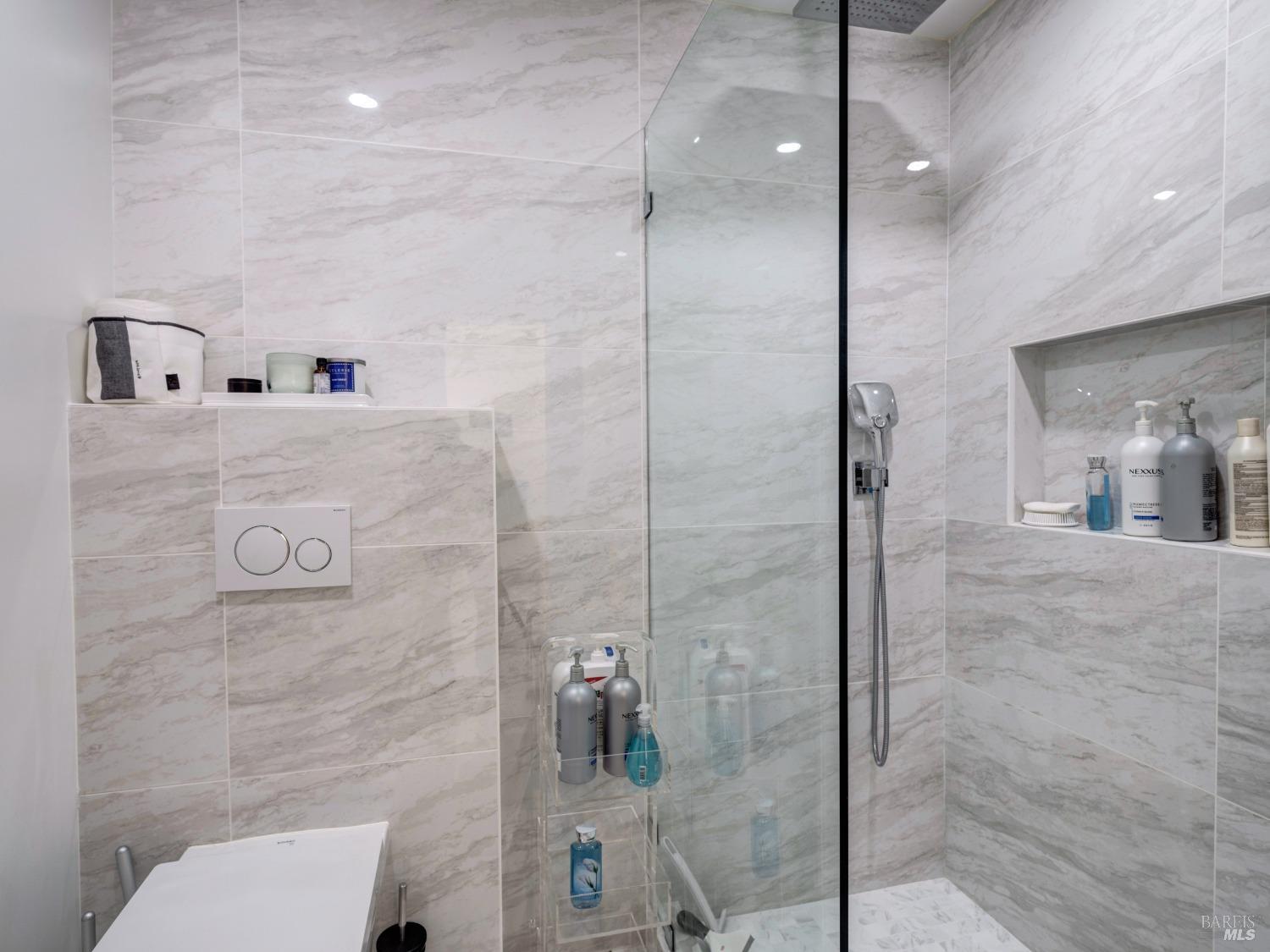 15 Corinthian Ct #11