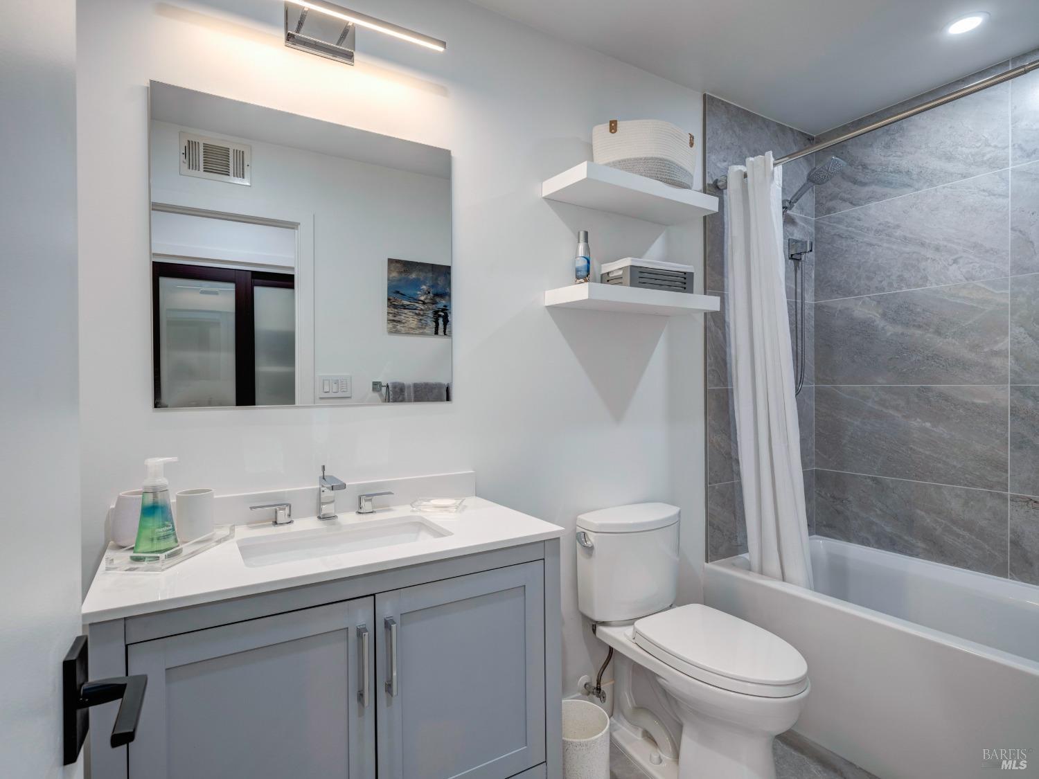 15 Corinthian Ct #11