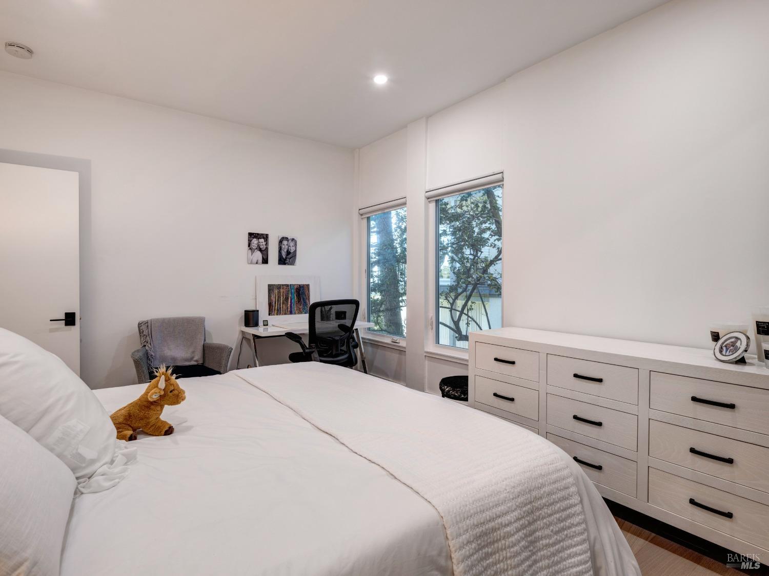 15 Corinthian Ct #11