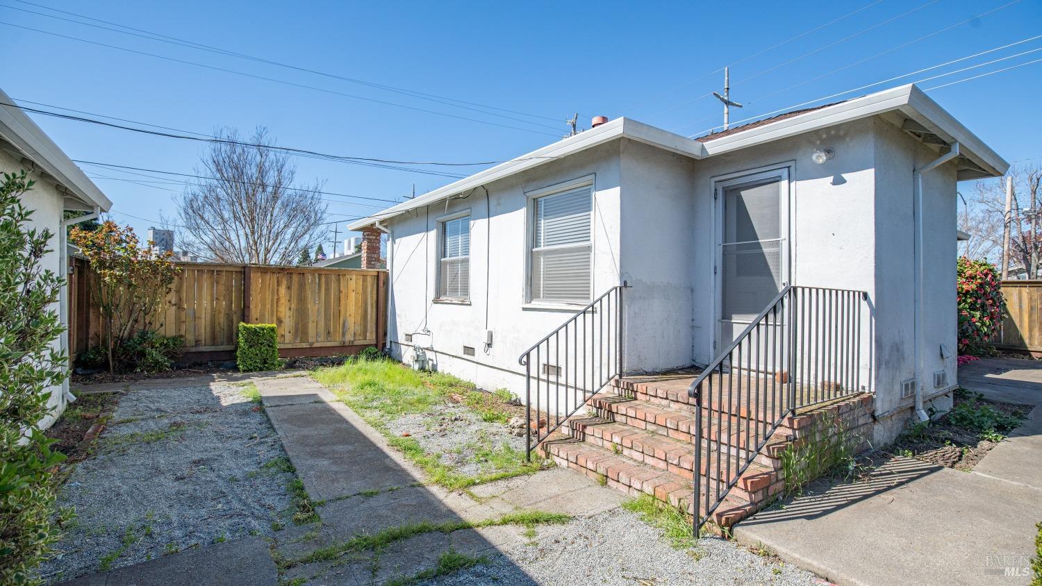 101 Edith St