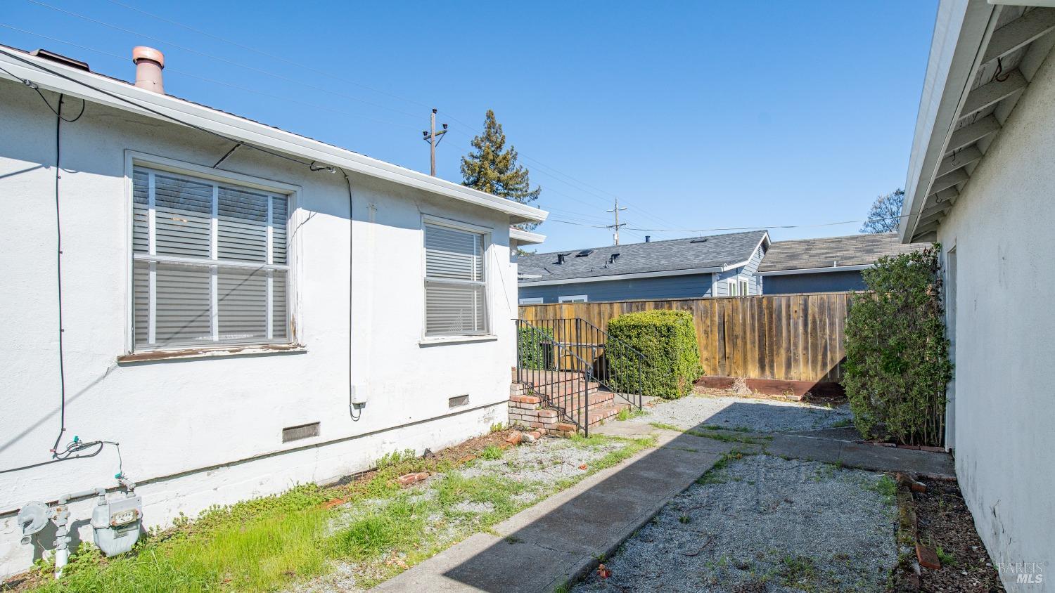101 Edith St