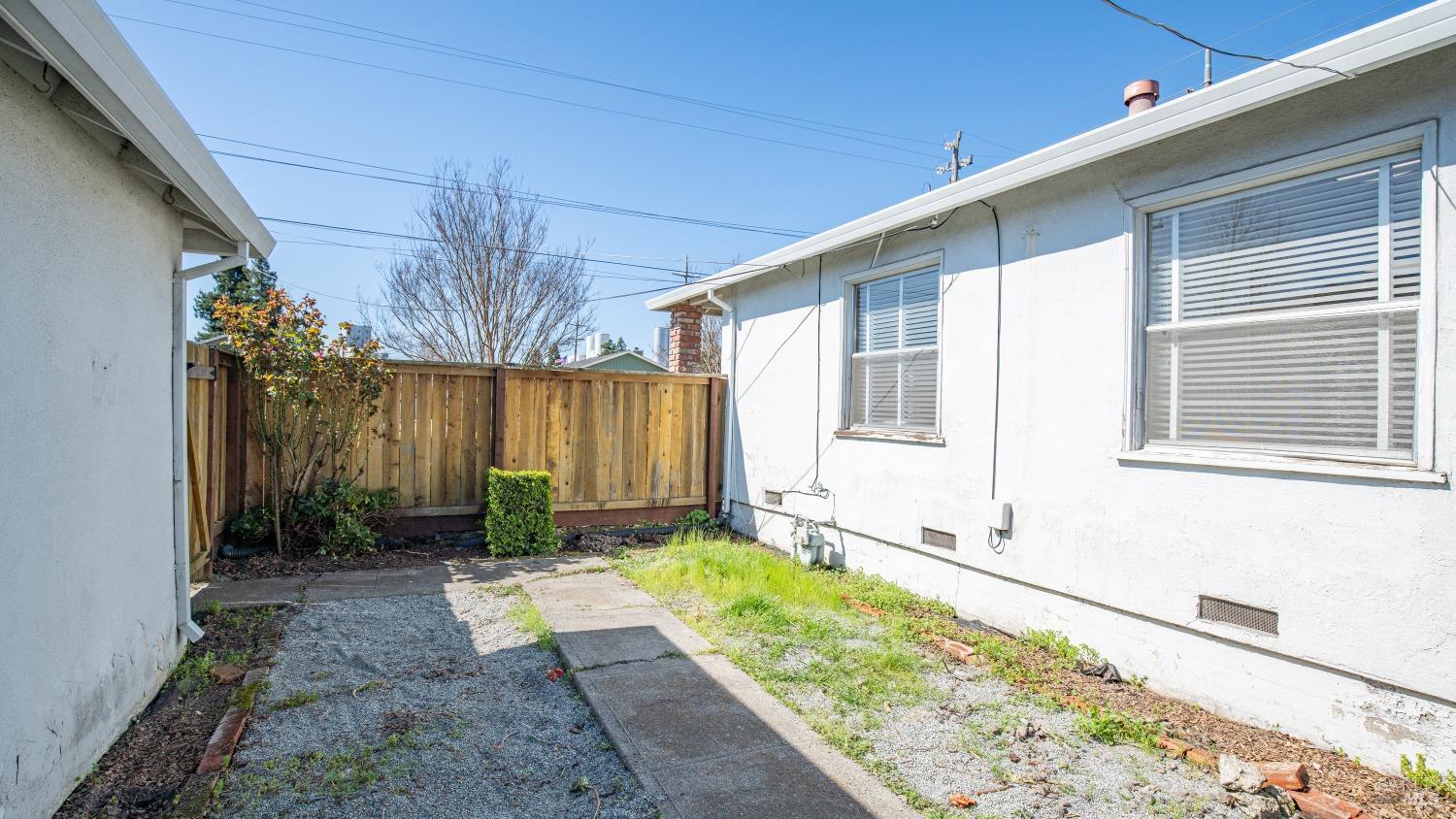 101 Edith St