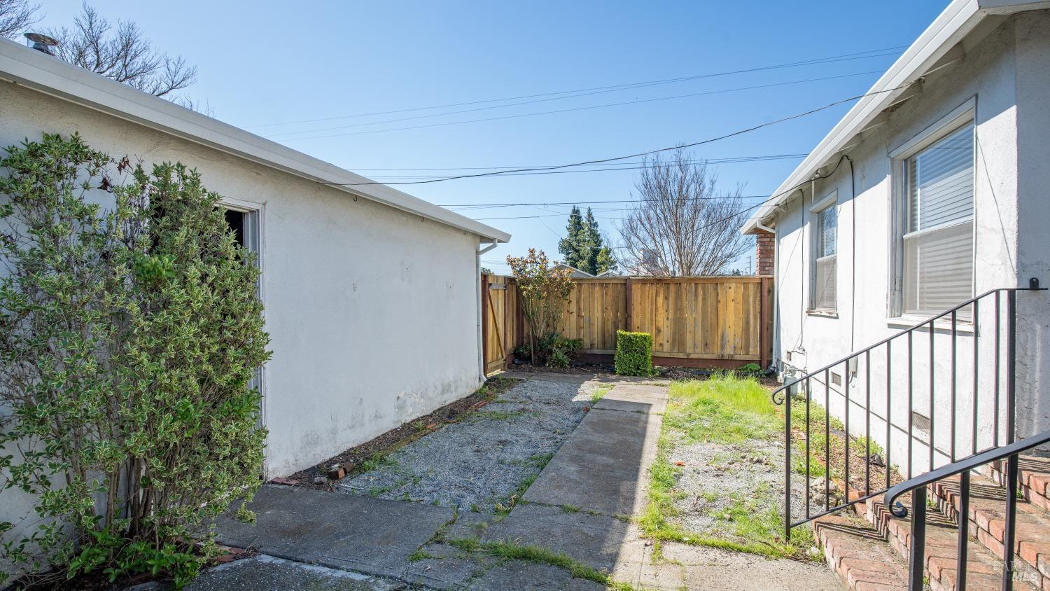 101 Edith St