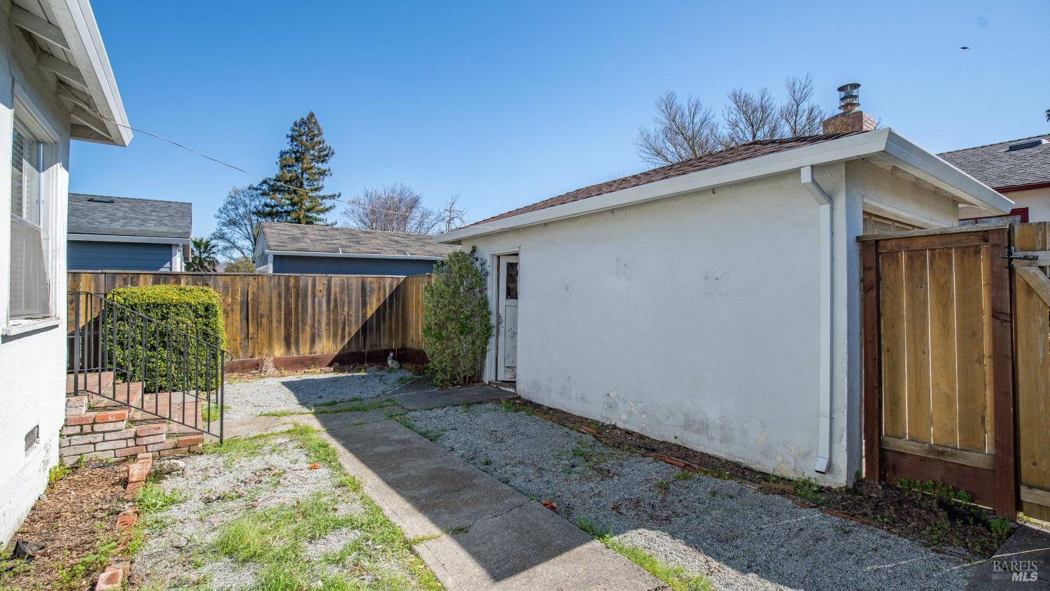 101 Edith St