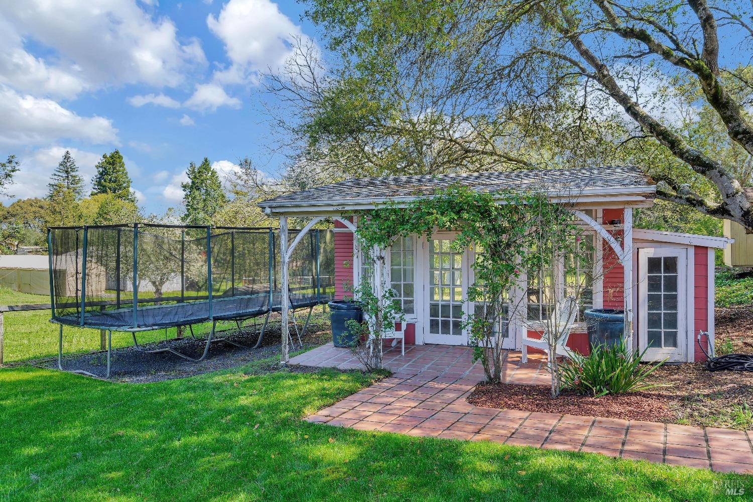 868-870 High School Rd