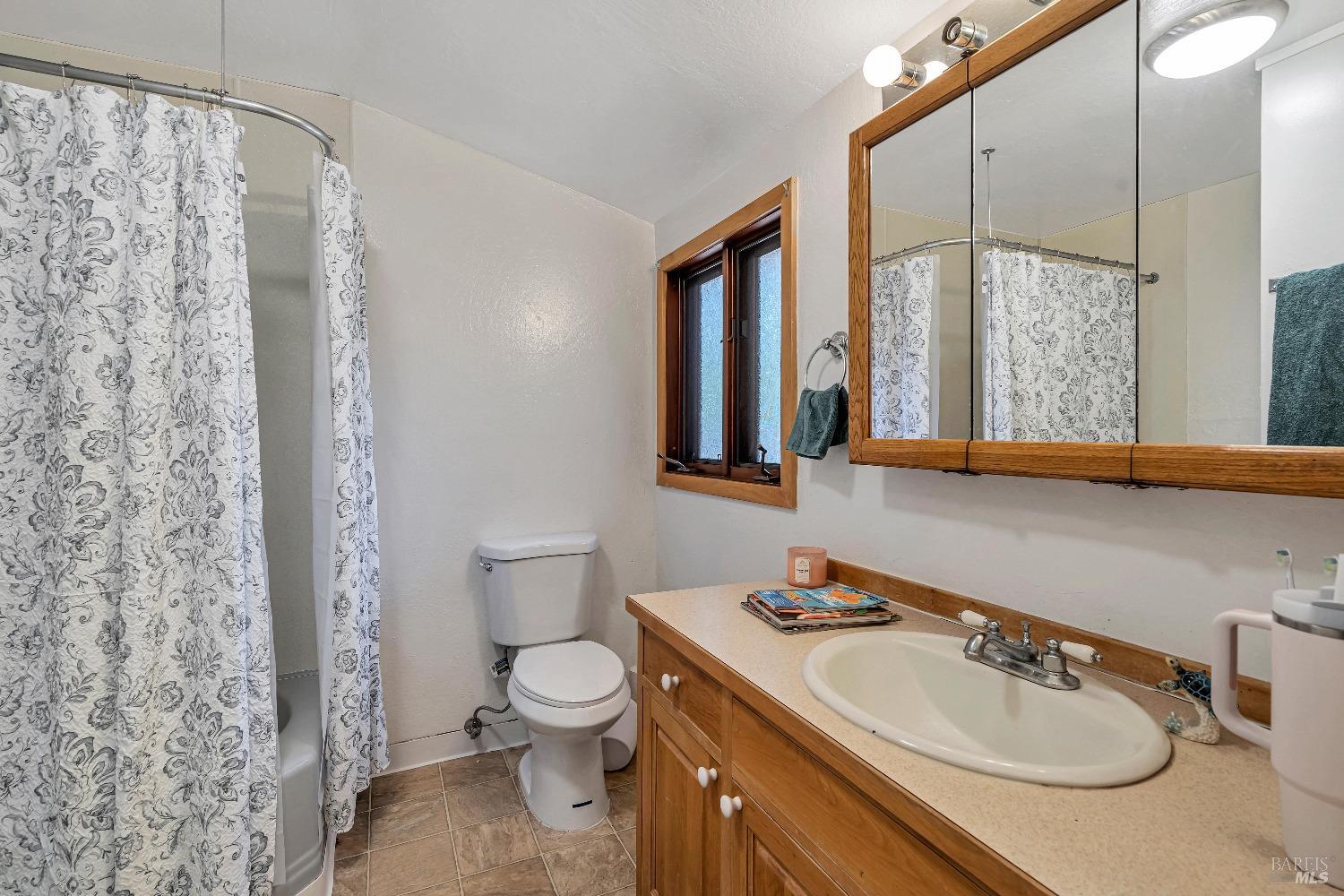 868-870 High School Rd