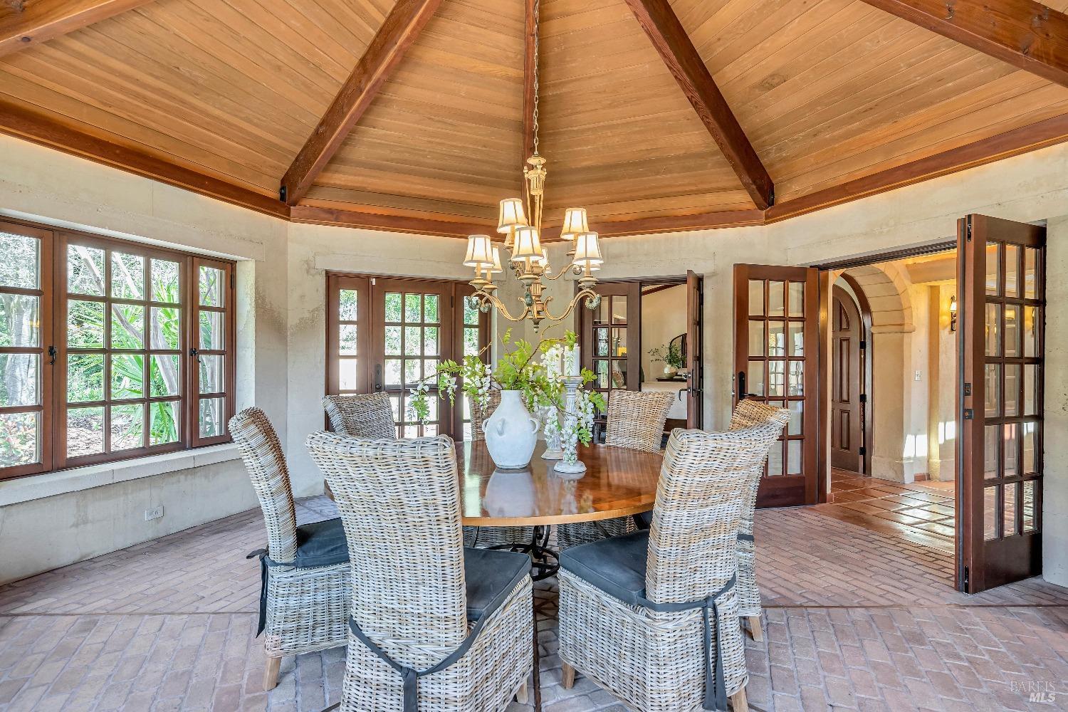 868-870 High School Rd