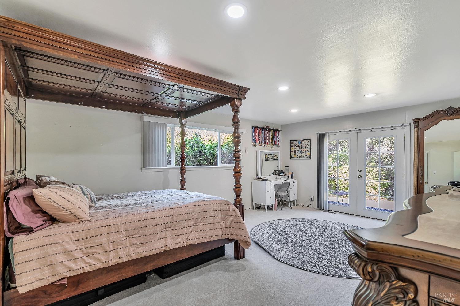 868-870 High School Rd