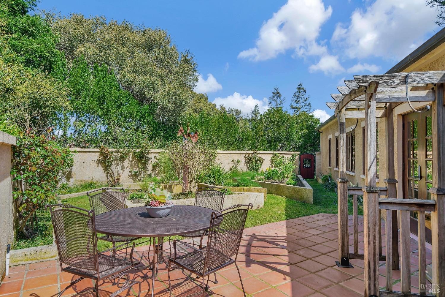 868-870 High School Rd