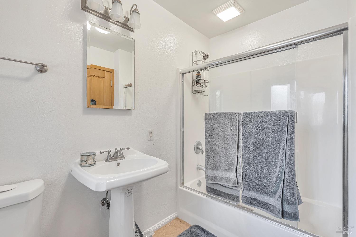 868-870 High School Rd